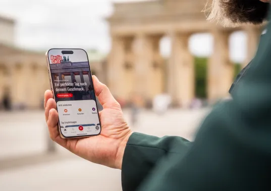 Anwendungsbeispiele Berlin WelcomeCard App vor dem Brandenburger Tor