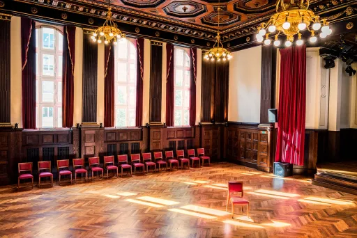 Heller Saal Nummer 4 der Eventlocation Meistersaal 