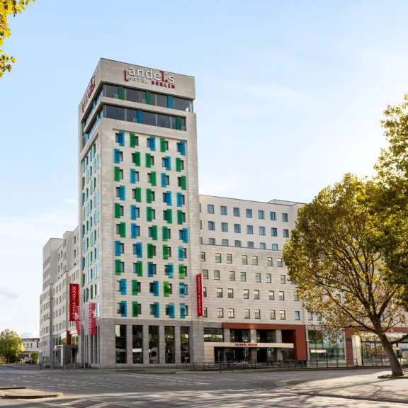Außenansicht des Vienna House by Wyndham Andel’s Berlin in Berlin-Friedrichshain