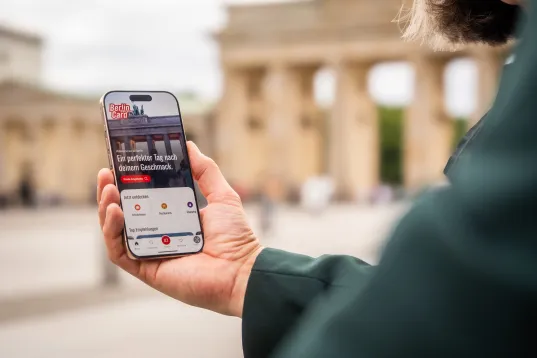 Anwendungsbeispiele Berlin WelcomeCard App vor dem Brandenburger Tor