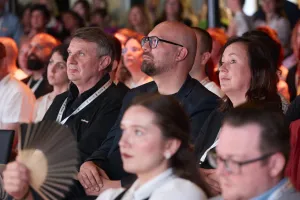 Geschäftsführung visitBerlin und Michael Biel sitzen im Publikum