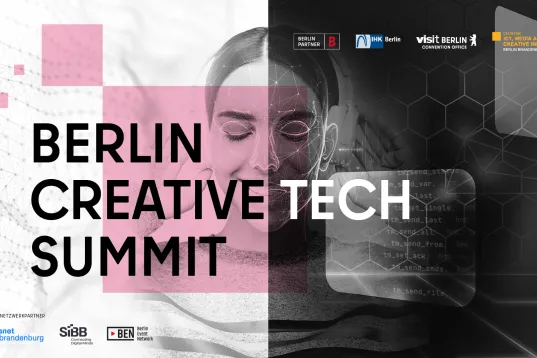 Grafik mit „Berlin Creative Tech Summit“-Text über geteiltem Porträt und technischer Grafik.