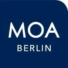 Dunkel blaues Logo des MOA Berlin Hotels mit moderner, klarer Schrift