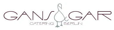 Logo mit Schriftzug "Gans & Gar Catering Berlin" und stilisierter Gans in der Mitte.